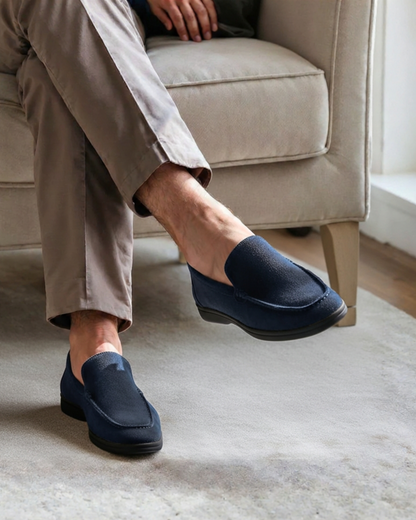 Premium Wildleder Slipper – Schwarze Sohlen